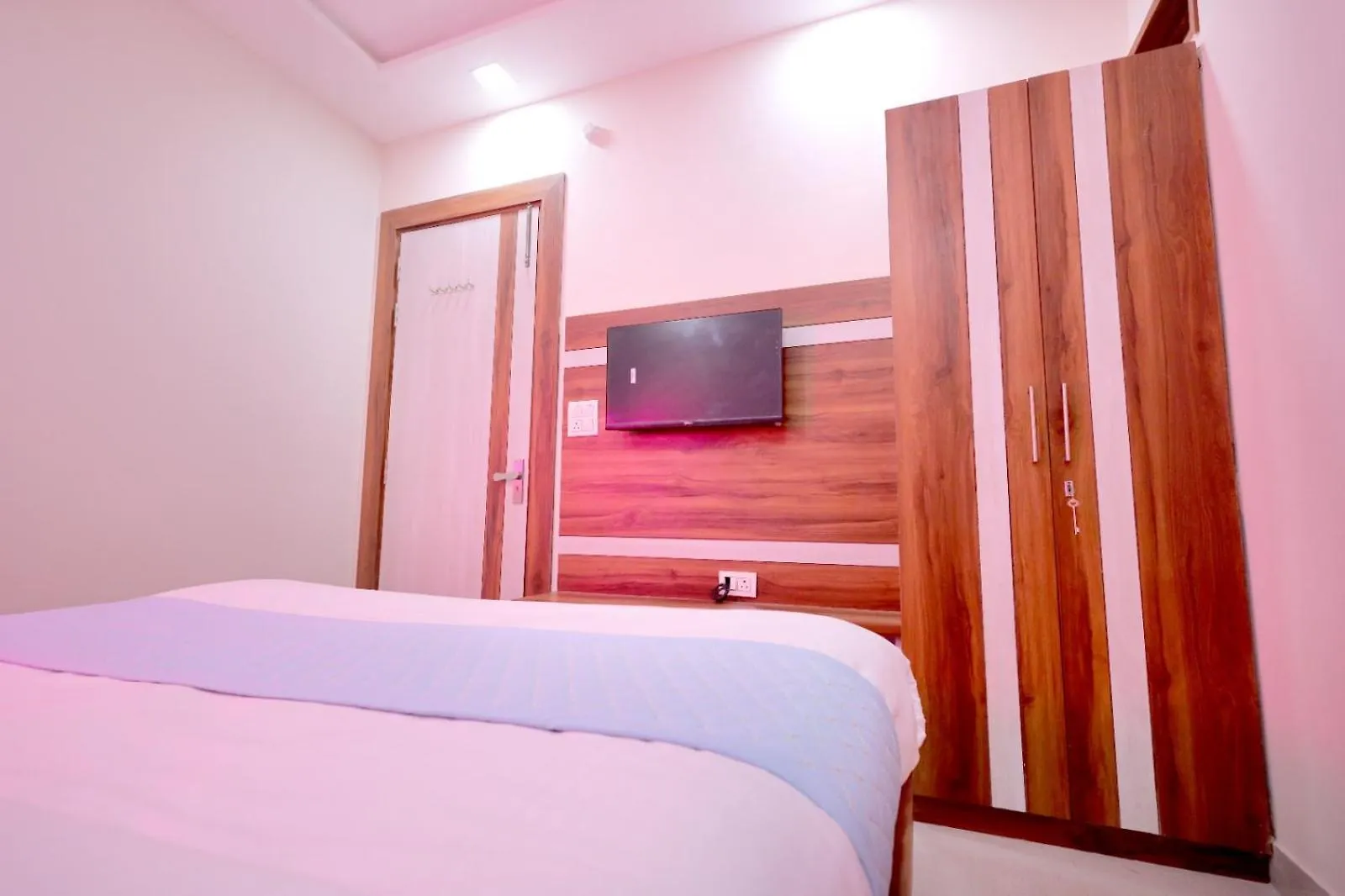 Hotel Smr Palace - Rooftop View Taj Mahal آغْرا 3*,  الهند